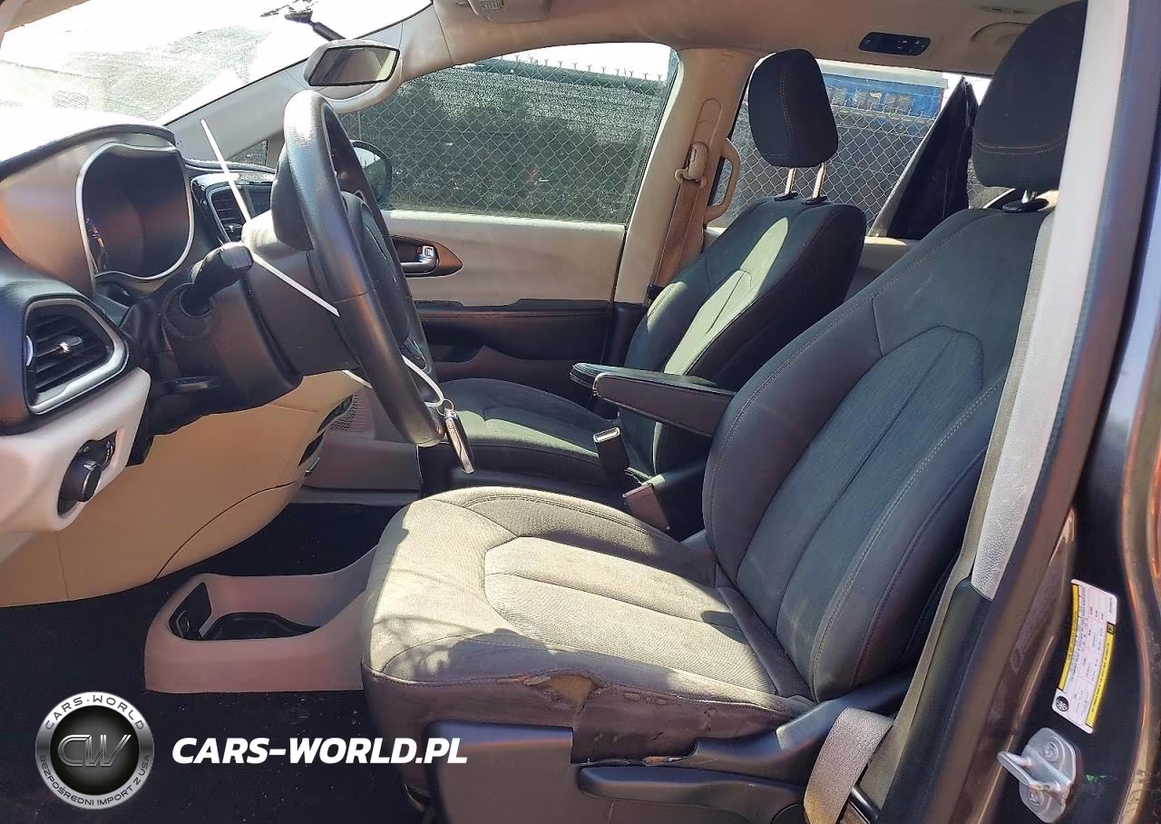 2018 Chrysler Pacifica L VIN:2C4RC1AG1JR258020 - 7