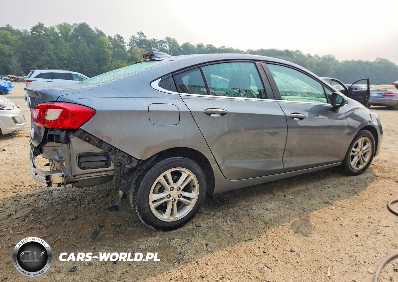 2018 Chevrolet Cruze Lt VIN:1G1BE5SM5J7179760 - 3