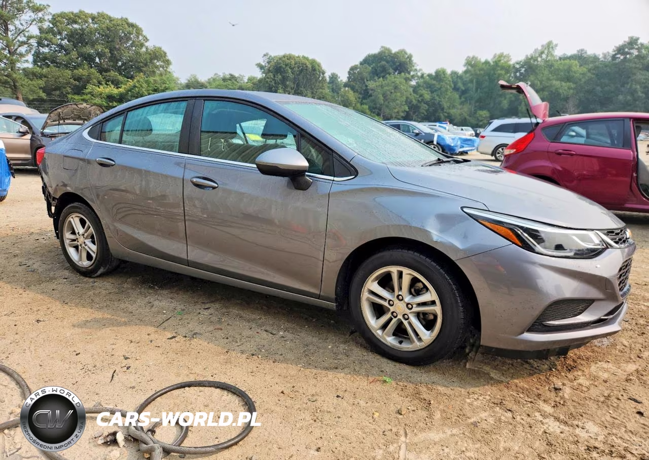 2018 Chevrolet Cruze Lt VIN:1G1BE5SM5J7179760 - 4