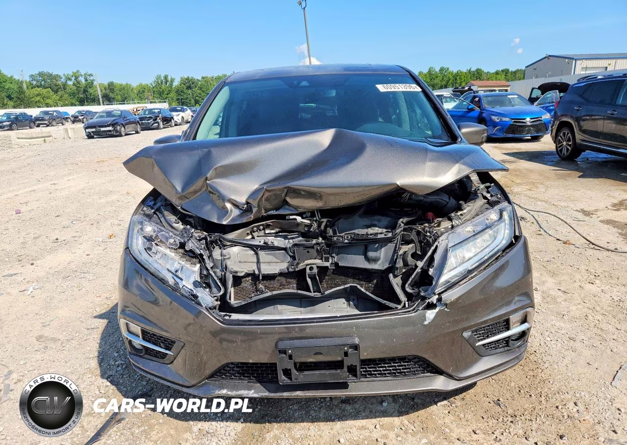 2018 Honda Odyssey Elite VIN:5FNRL6H91JB019731 - 5