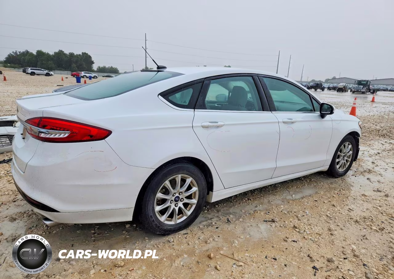 2017 Ford Fusion S VIN:3FA6P0G79HR109826 - 3