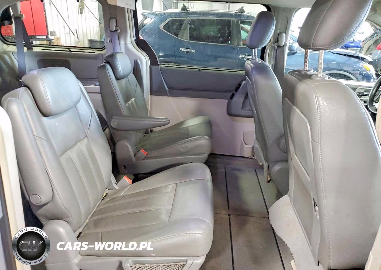 2008 Chrysler Town & Country Touring VIN:2A8HR54P58R648733 - 10