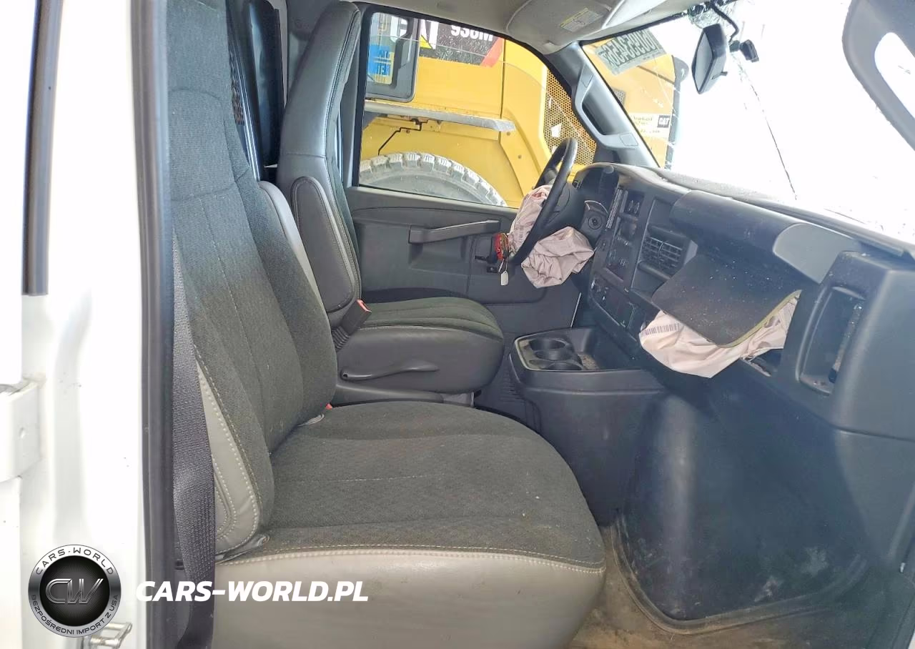 2025 GMC Savana 2500 Cargo Delivery Van VIN:1GTW7AFP9S1219410 - 11
