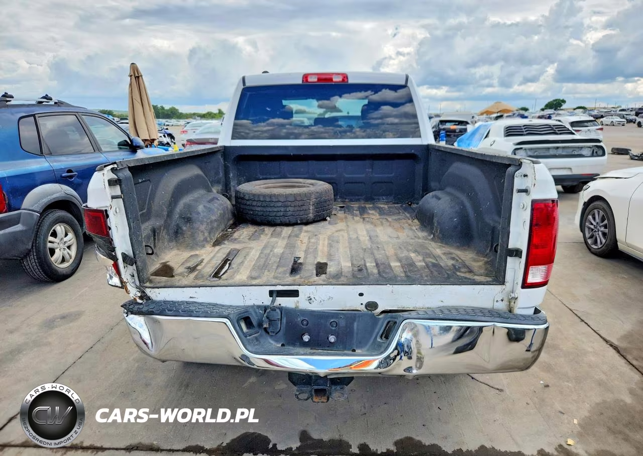 2019 Ram 1500 Classic Tradesman VIN:1C6RR6FGXKS524243 - 6