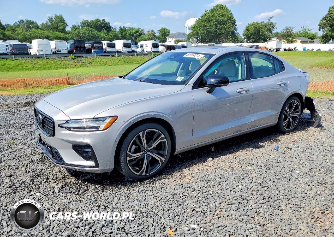 2025 Volvo S60 Plus – zdjęcie 1 z 12
