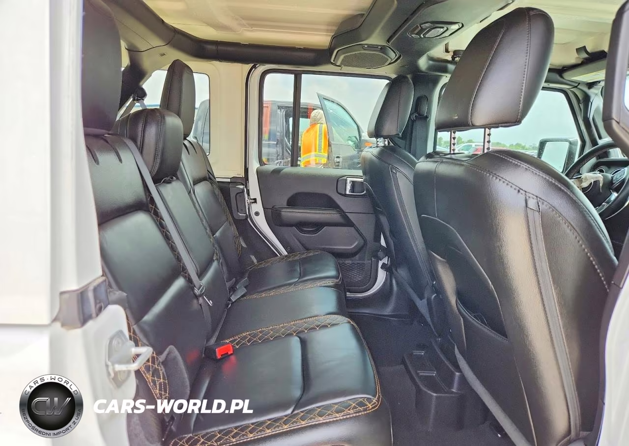 2021 Jeep Wrangler Unlimited Sahara VIN:1C4HJXEN8MW526134 - 10