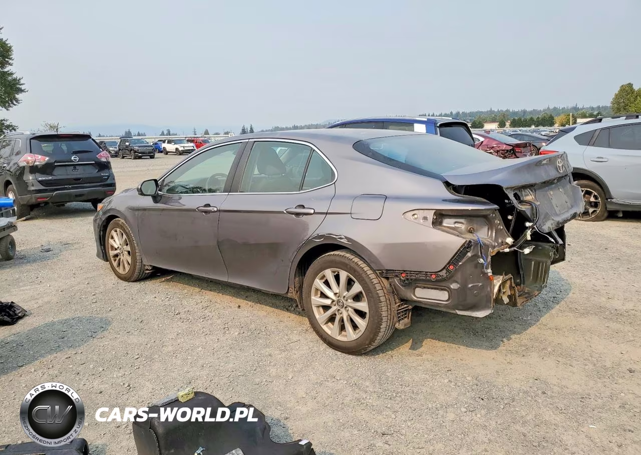 2018 Toyota Camry Le VIN:4T1B11HK0JU049660 - 2