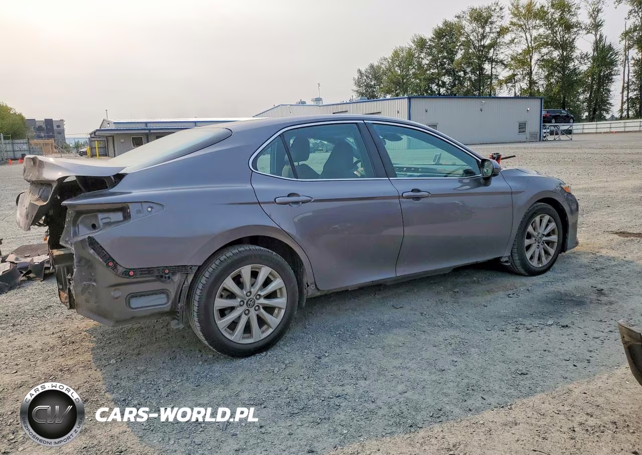 2018 Toyota Camry Le VIN:4T1B11HK0JU049660 - 3