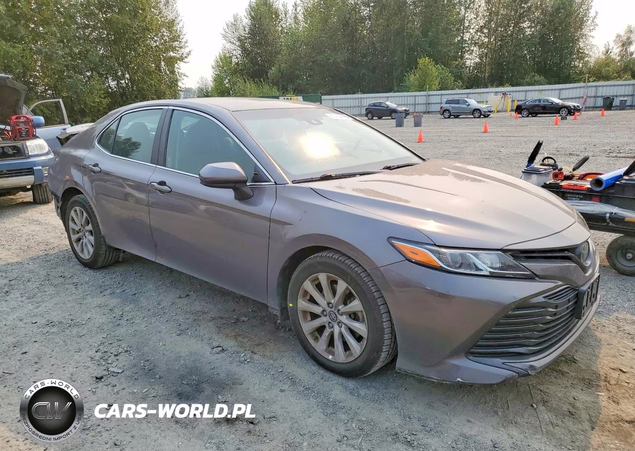 2018 Toyota Camry Le VIN:4T1B11HK0JU049660 - 4