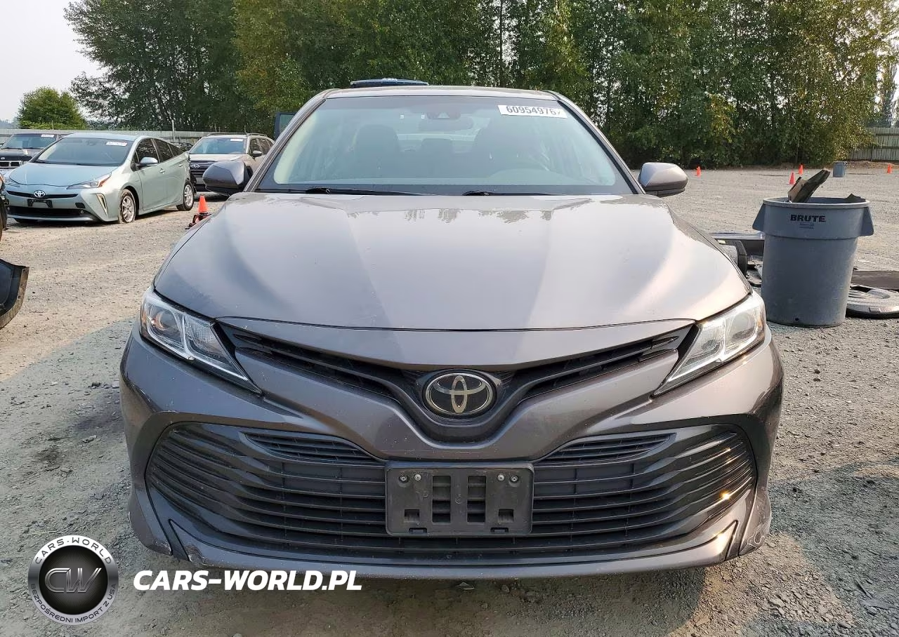 2018 Toyota Camry Le VIN:4T1B11HK0JU049660 - 5
