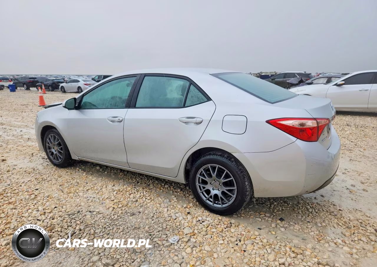 2017 Toyota Corolla Le VIN:5YFBURHE8HP710878 - 2