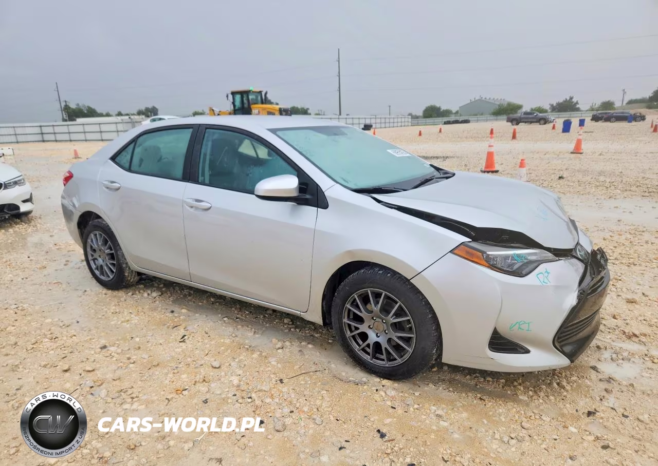 2017 Toyota Corolla Le VIN:5YFBURHE8HP710878 - 4
