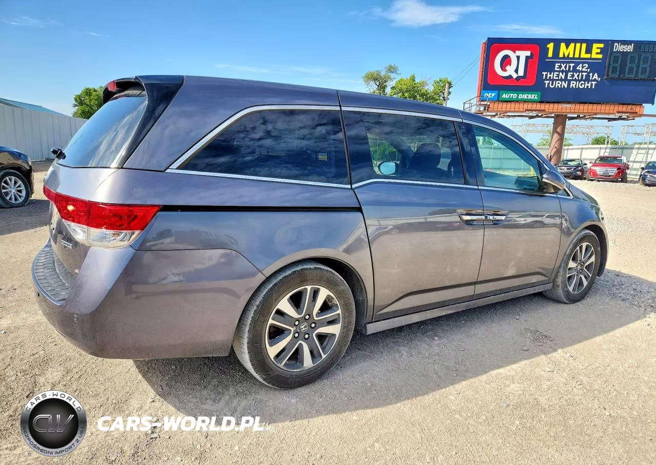 2015 Honda Odyssey Touring VIN:5FNRL5H97FB093513 - 3