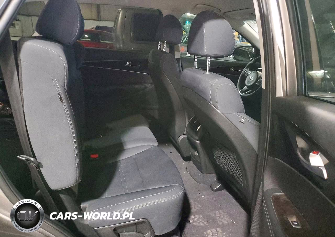 2018 Kia Sorento L VIN:5XYPG4A34JG427199 - 11