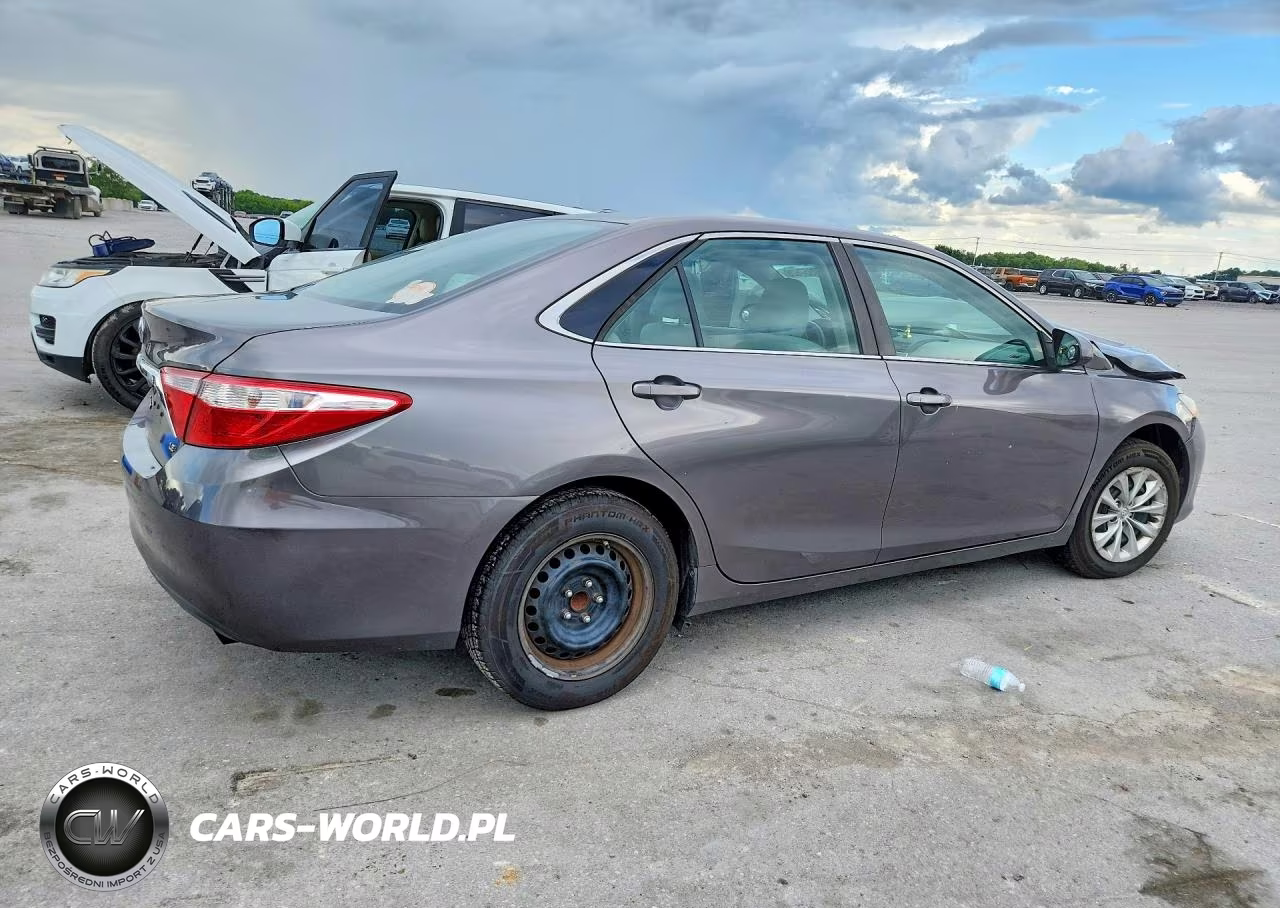 2017 Toyota Camry Le VIN:4T1BF1FK1HU811361 - 3
