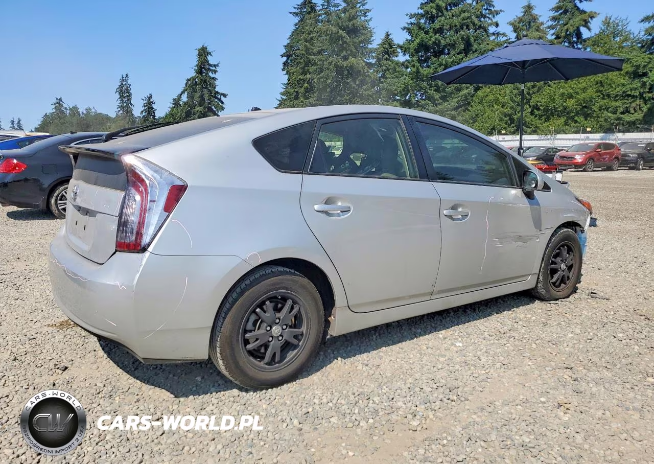 2015 Toyota Prius Two VIN:JTDKN3DU1F0484844 - 3