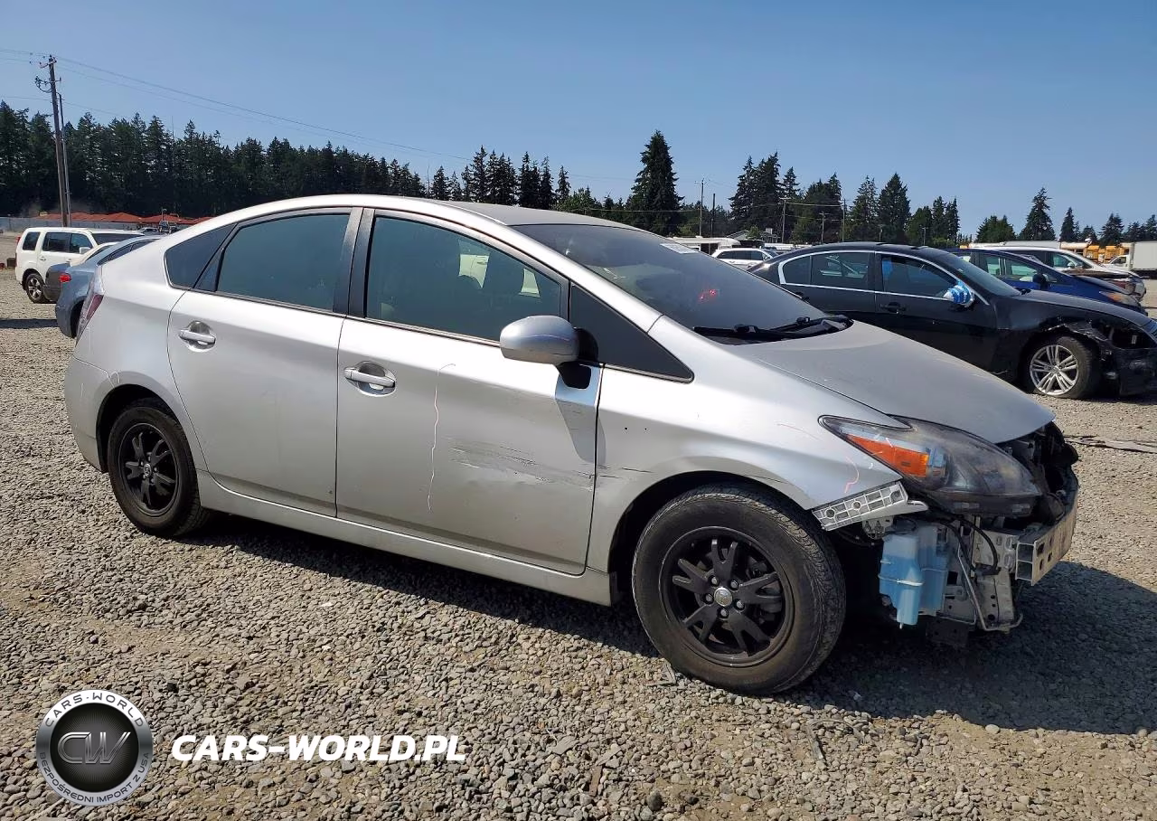 2015 Toyota Prius Two VIN:JTDKN3DU1F0484844 - 4