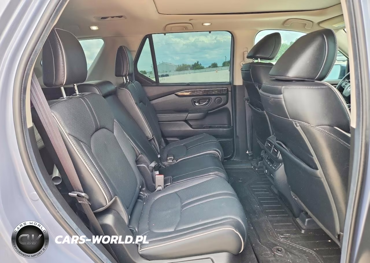2025 Honda Pilot Elite VIN:5FNYG1H88SB010326 - 10