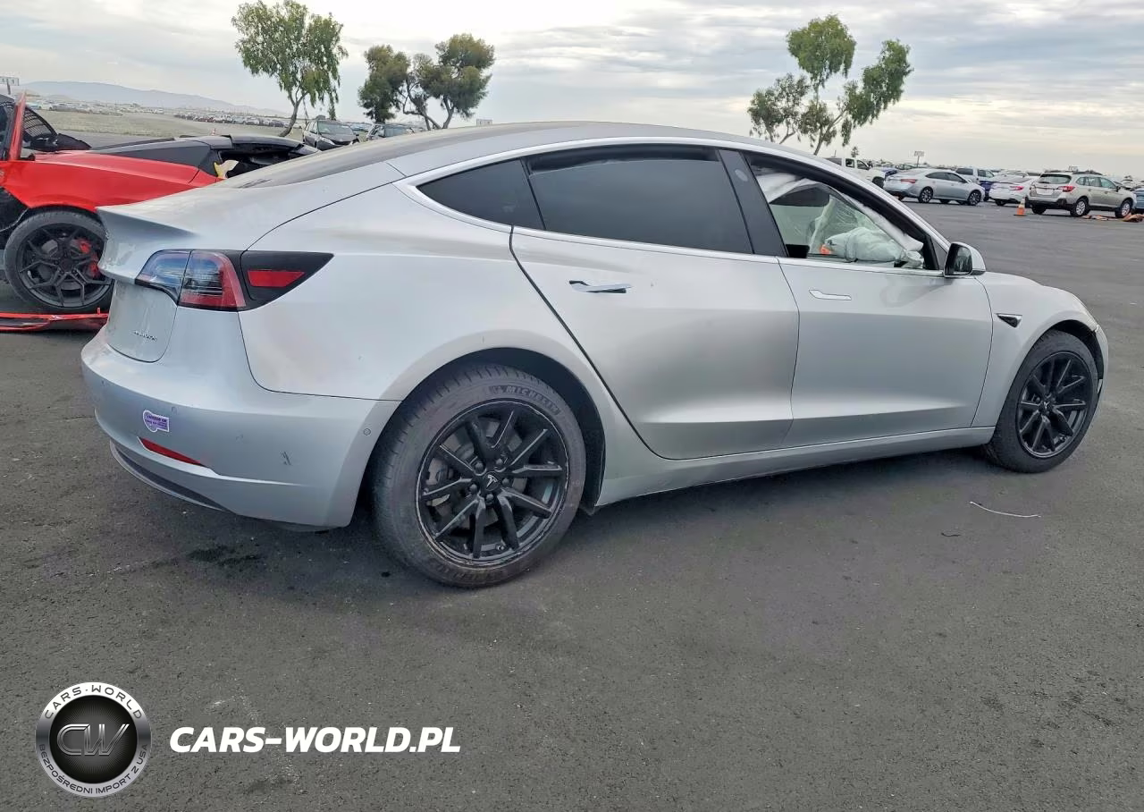 2018 Tesla Model 3 VIN:5YJ3E1EB7JF099515 - 3
