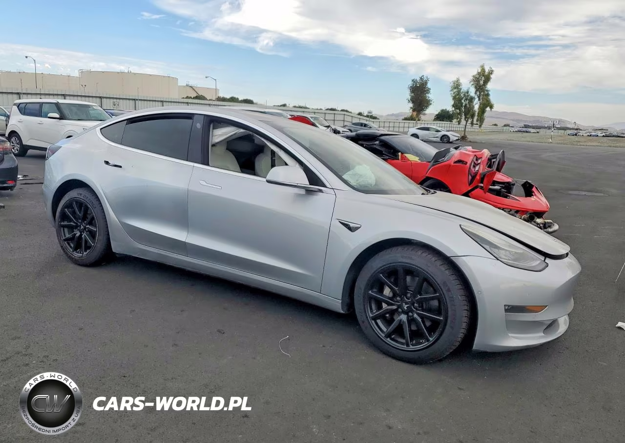 2018 Tesla Model 3 VIN:5YJ3E1EB7JF099515 - 4