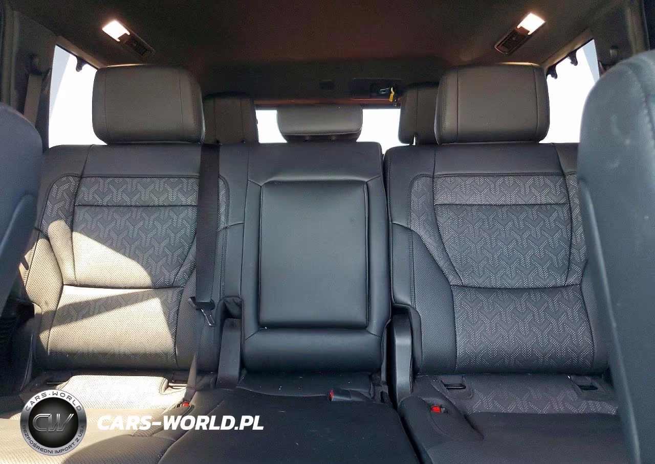2025 Toyota Sequoia Sr5 VIN:7SVAAABA8SX056555 - 10