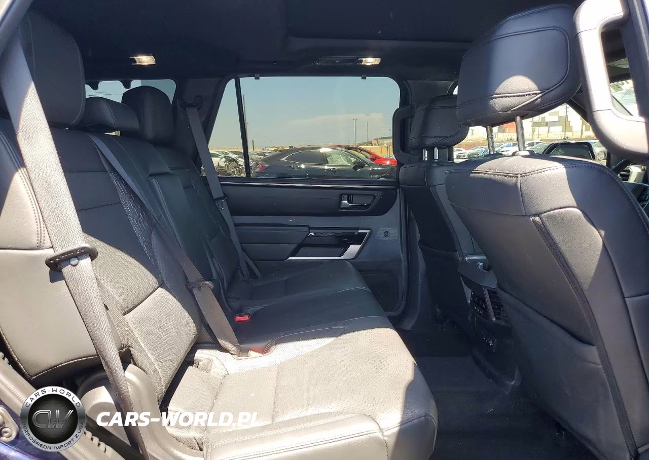 2025 Toyota Sequoia Sr5 VIN:7SVAAABA8SX056555 - 11