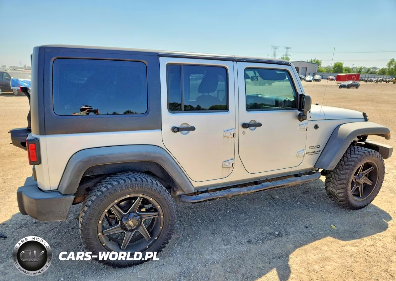2011 Jeep Wrangler Unlimited Sport VIN:1J4BA3H10BL575568 - 3