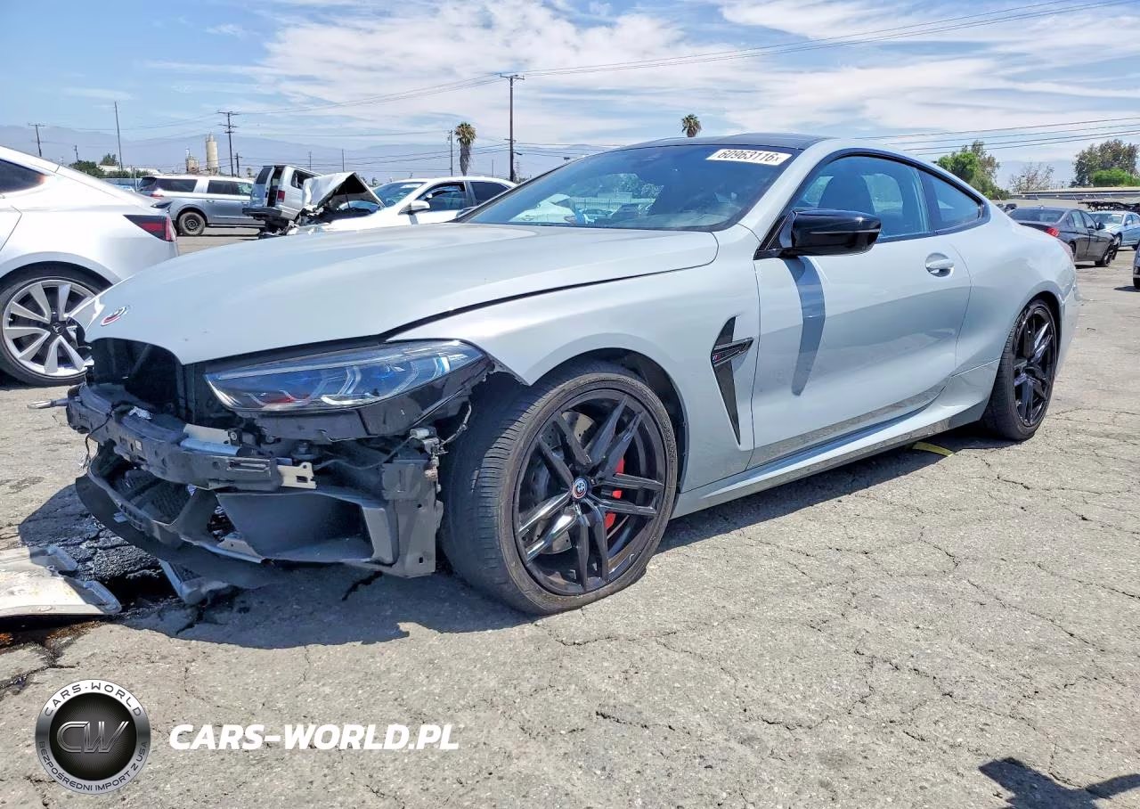 2023 BMW M8