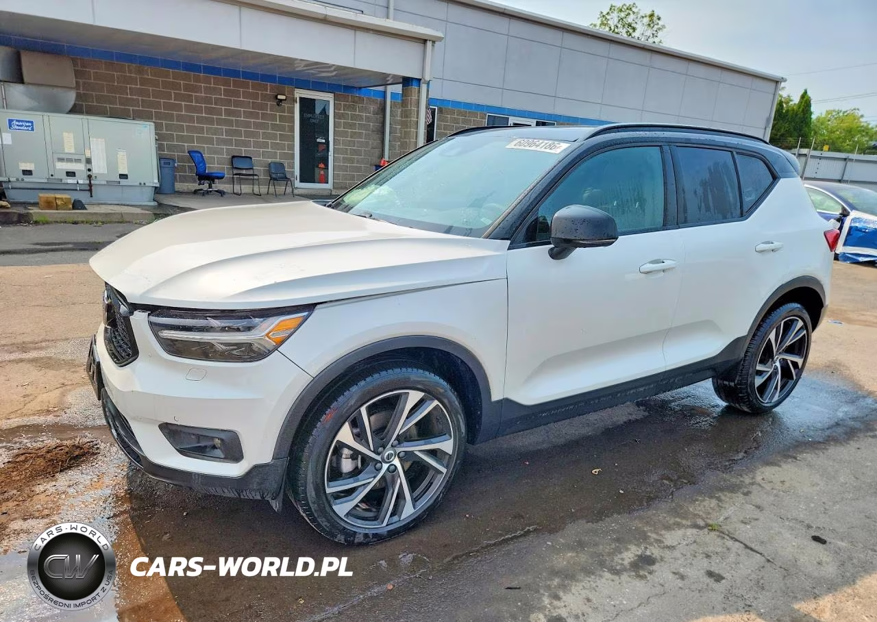 2022 Volvo Xc40 T5 R-Design VIN:YV4162UM1N2789005 - 1