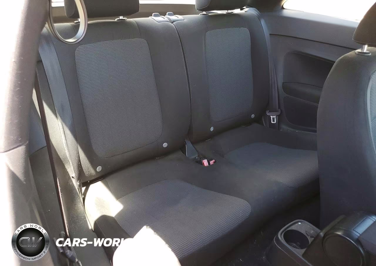 2014 Volkswagen Beetle VIN:3VWFP7AT8EM629384 - 10