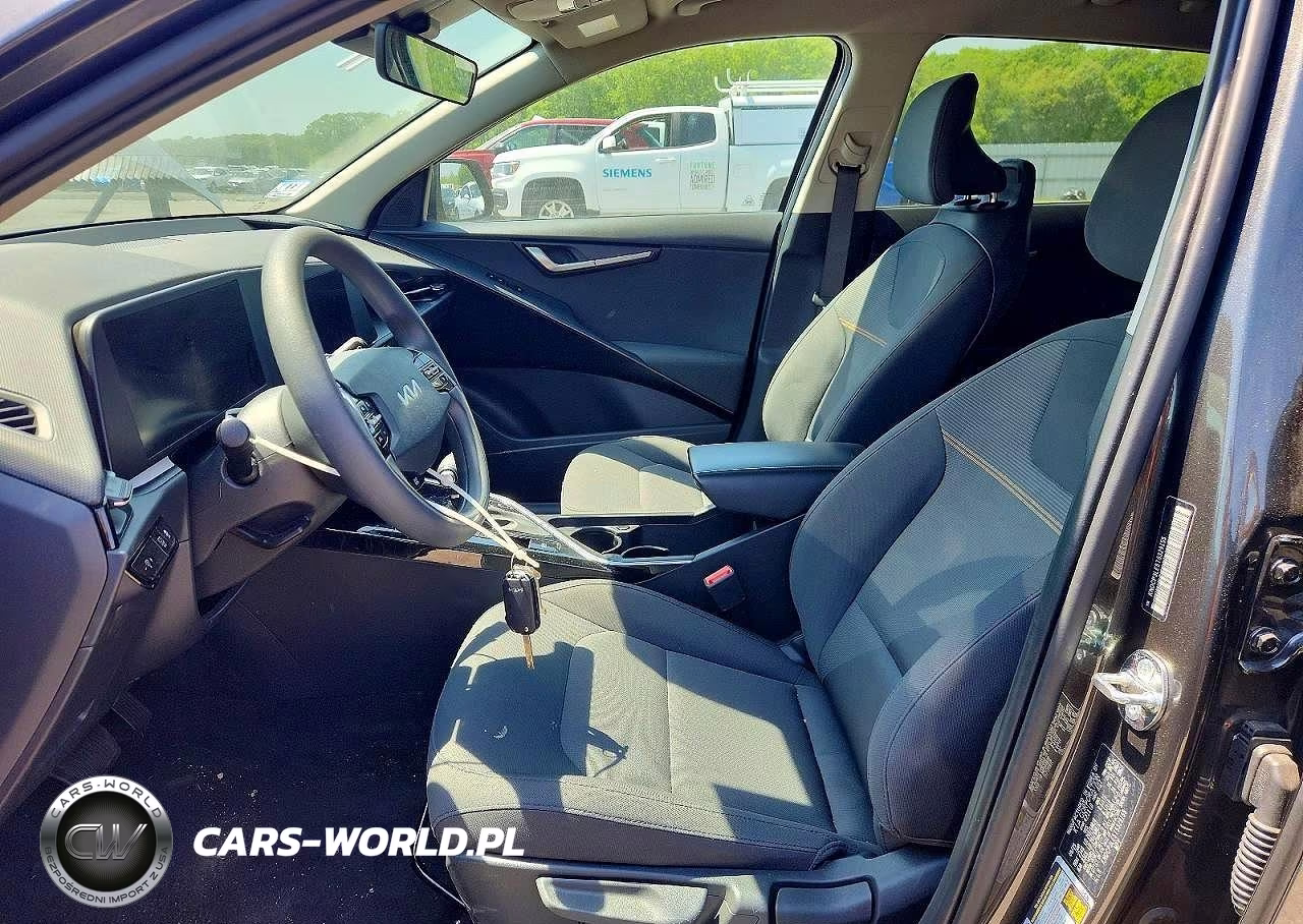 2026 Kia Niro Lx VIN:KNDCP3LE5T5329155 - 7