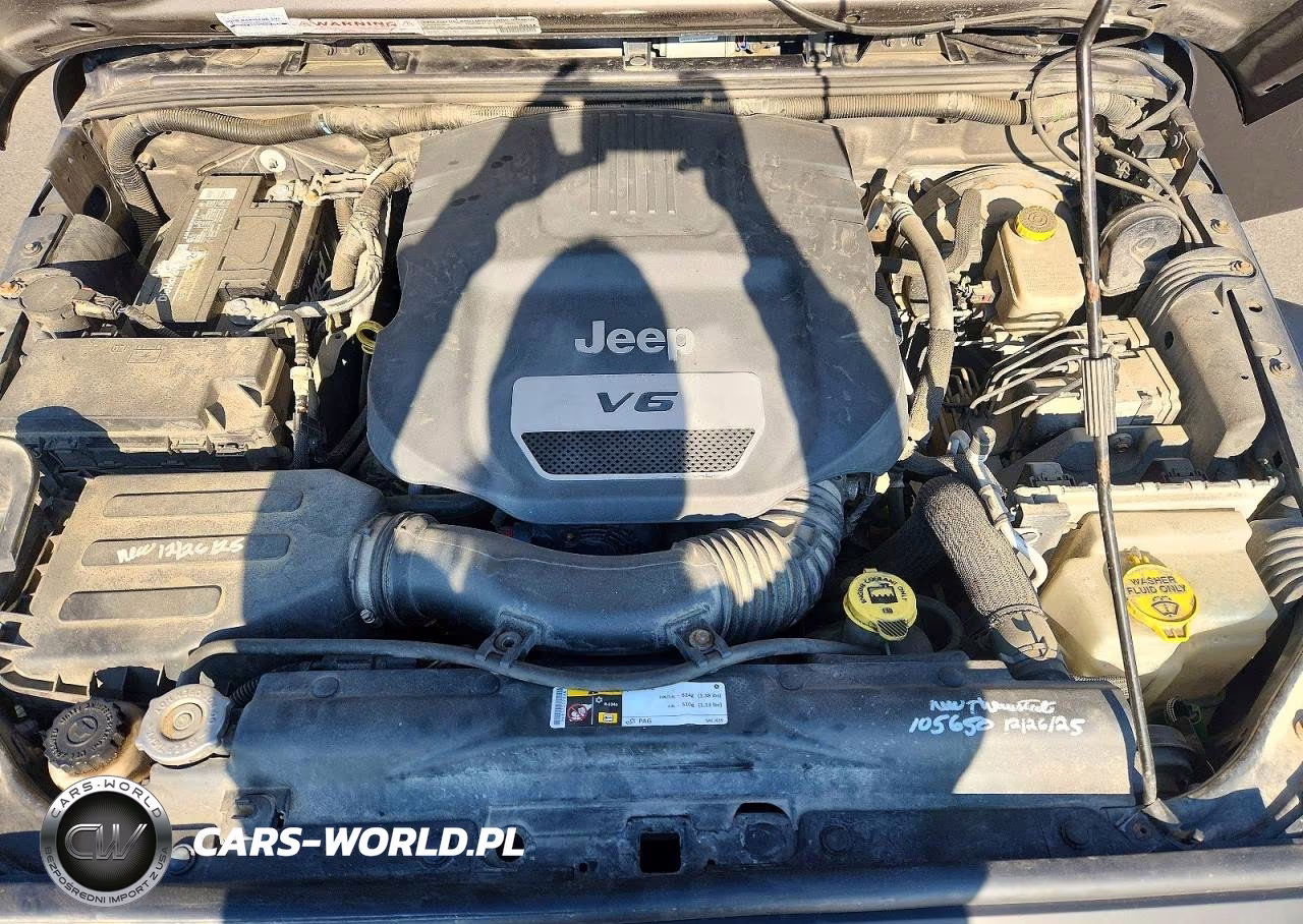 2014 Jeep Wrangler Unlimited Sport VIN:1C4BJWDG0EL265166 - 11