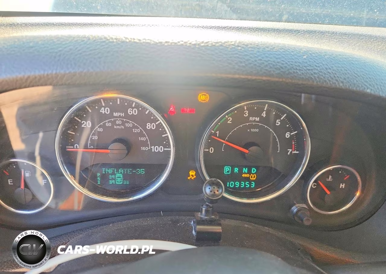 2014 Jeep Wrangler Unlimited Sport VIN:1C4BJWDG0EL265166 - 9