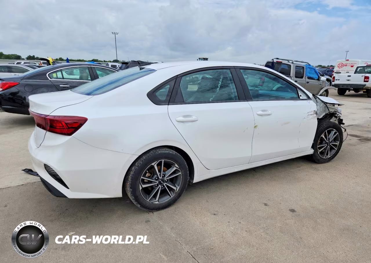 2022 Kia Forte Lxs VIN:3KPF24ADXNE451920 - 3