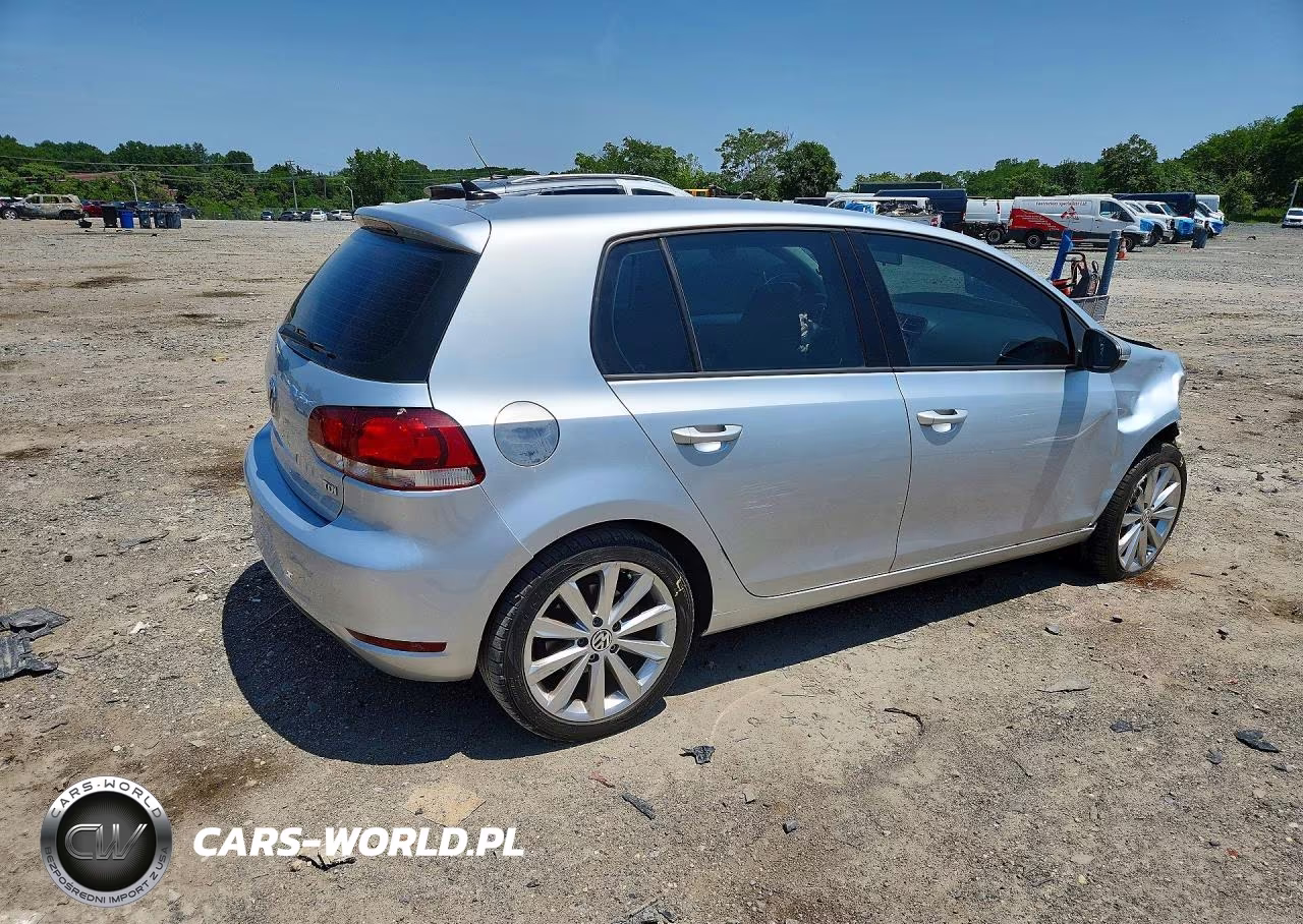 2013 Volkswagen Golf VIN:WVWDM7AJ0DW020838 - 3