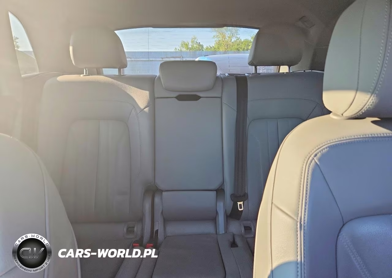 2019 Audi Q5 Premium VIN:WA1ANAFYXK2055422 - 10