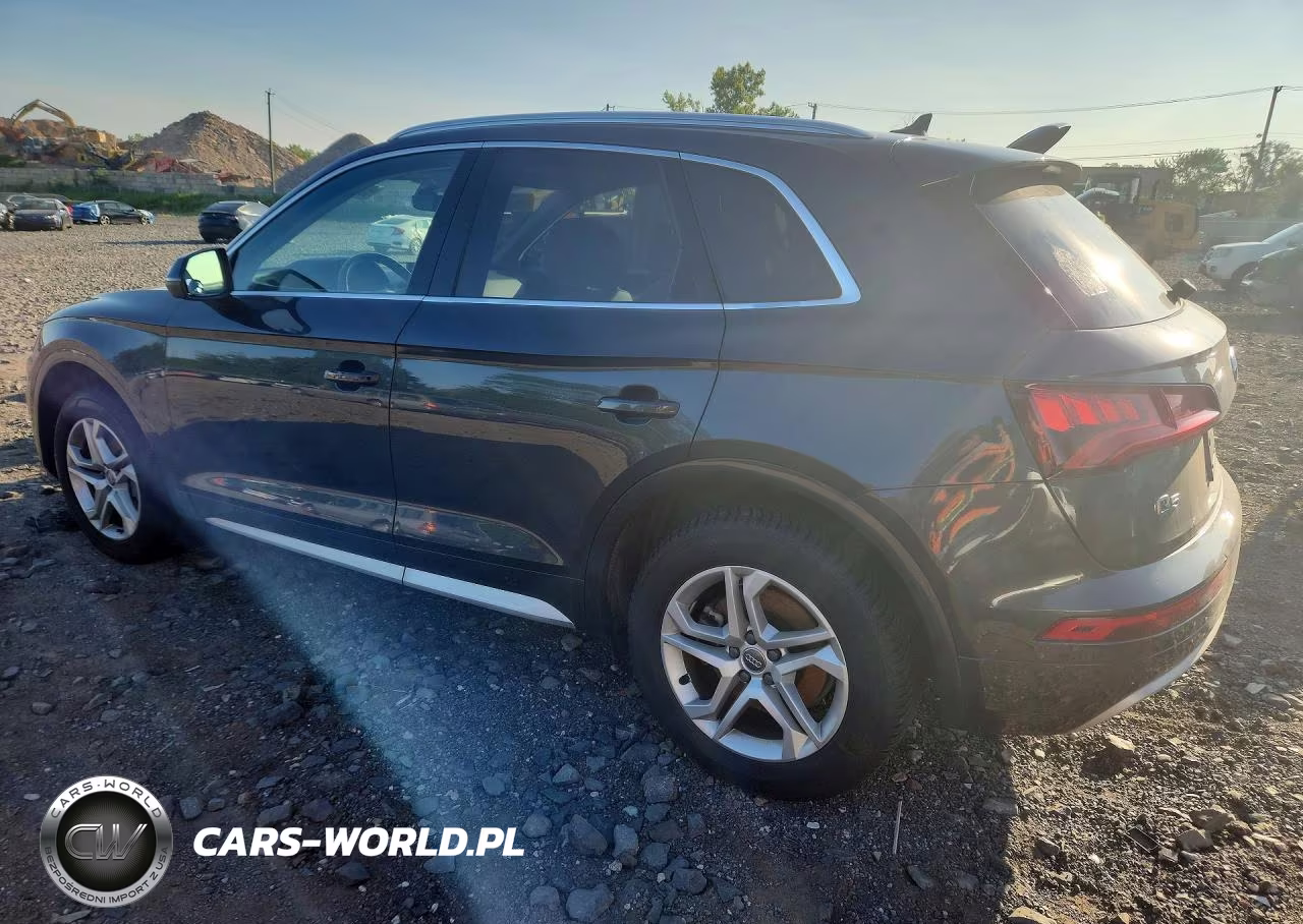 2019 Audi Q5 Premium VIN:WA1ANAFYXK2055422 - 2