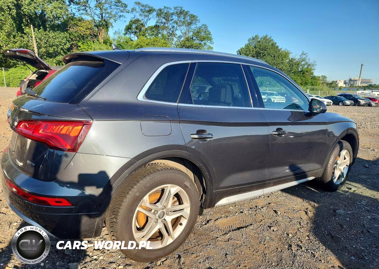 2019 Audi Q5 Premium VIN:WA1ANAFYXK2055422 - 3