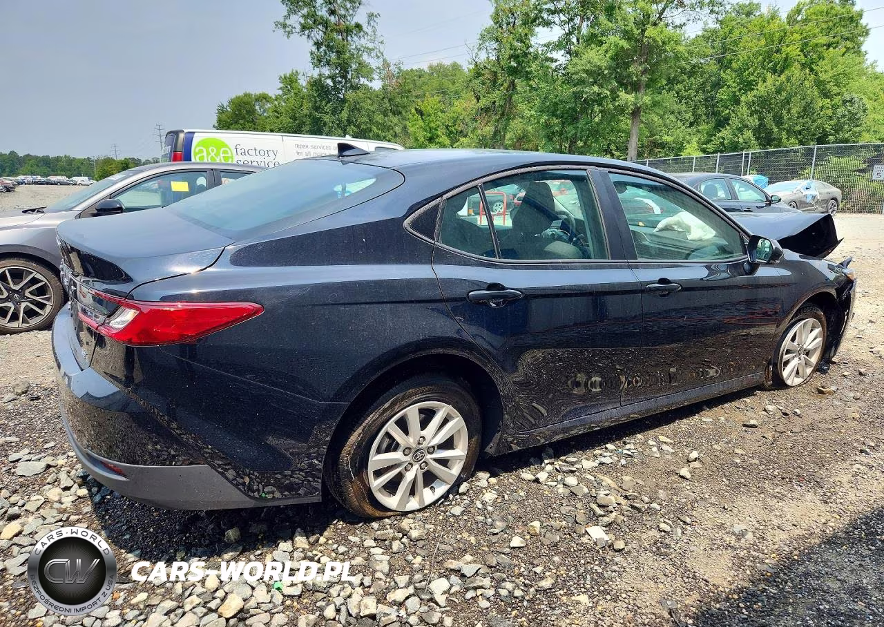 2025 Toyota Camry Le VIN:4T1DAACK5SU138271 - 3