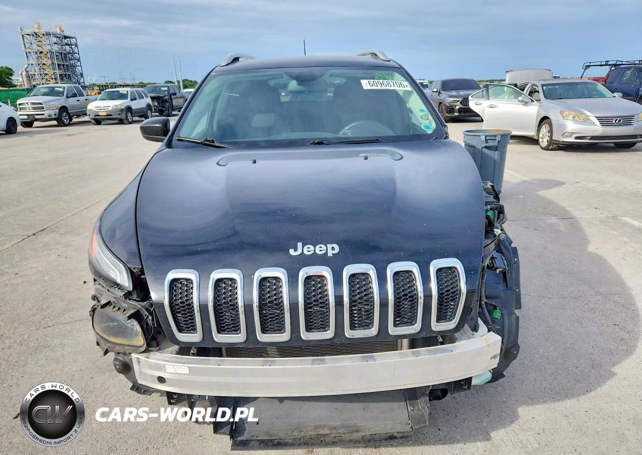 2018 Jeep Cherokee Latitude VIN:1C4PJLCB1JD566835 - 5