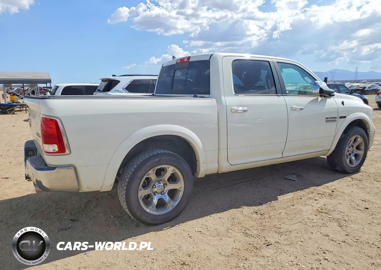 2018 Ram 1500 Laramie VIN:1C6RR7NMXJS353487 - 3