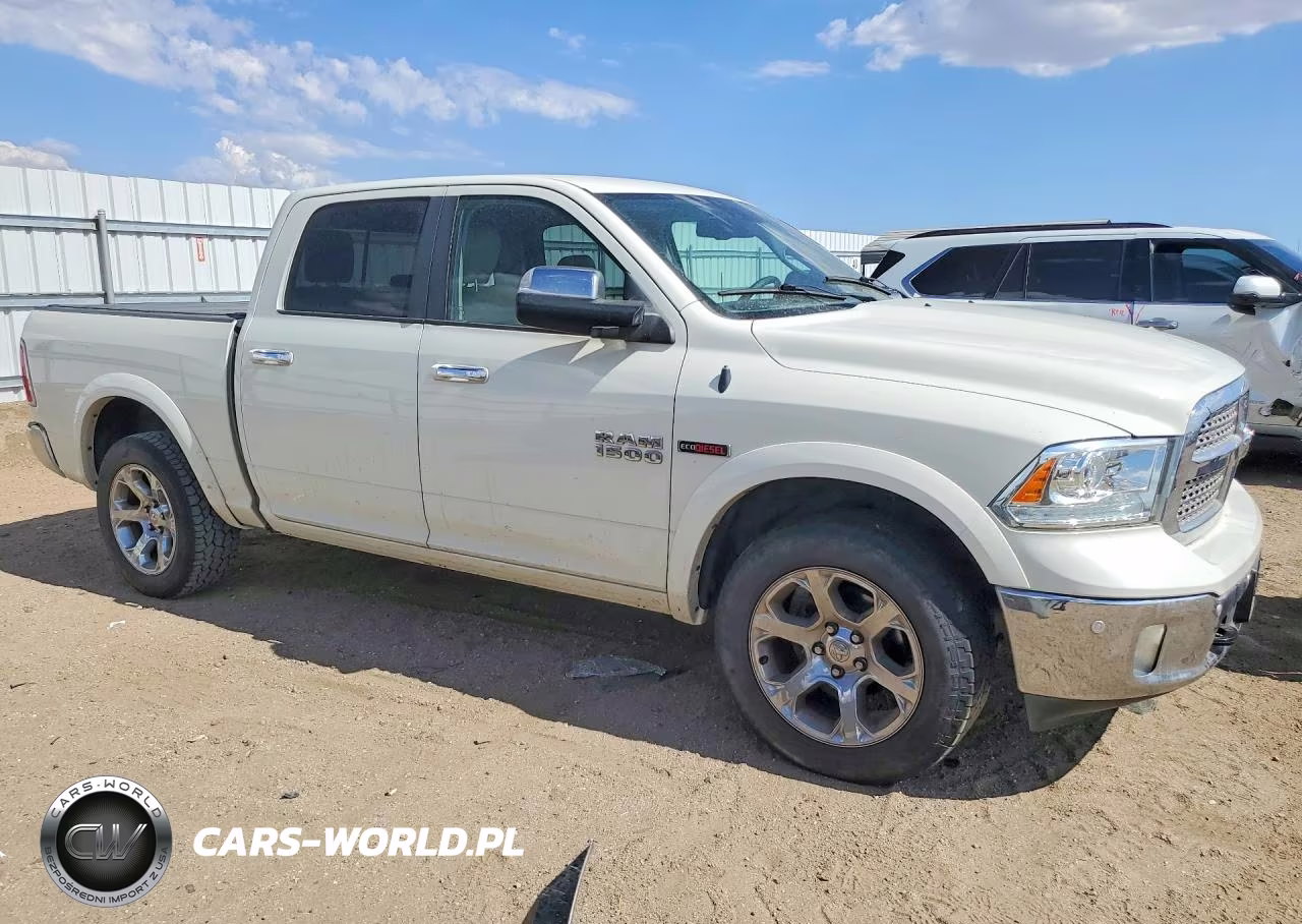 2018 Ram 1500 Laramie VIN:1C6RR7NMXJS353487 - 4