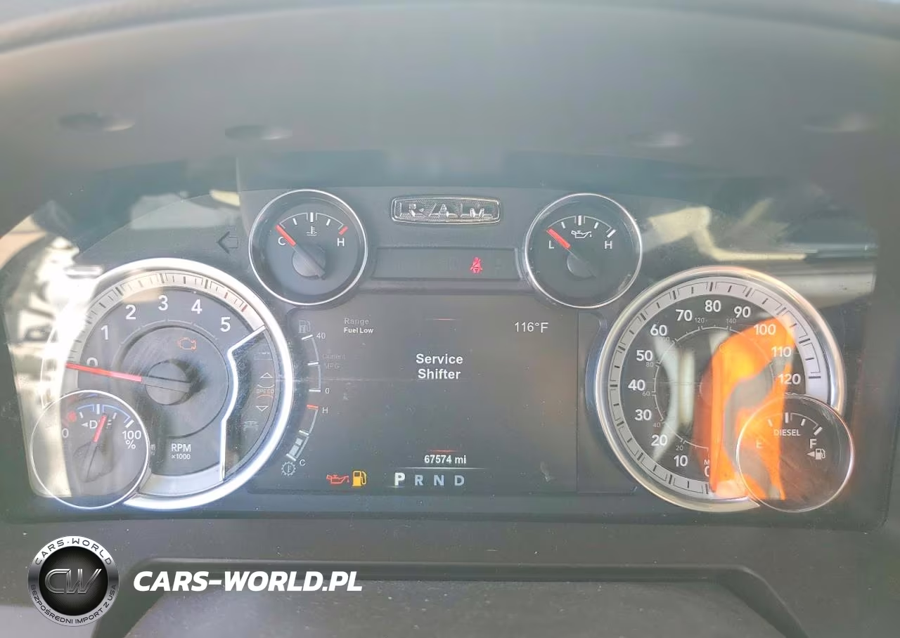2018 Ram 1500 Laramie VIN:1C6RR7NMXJS353487 - 9