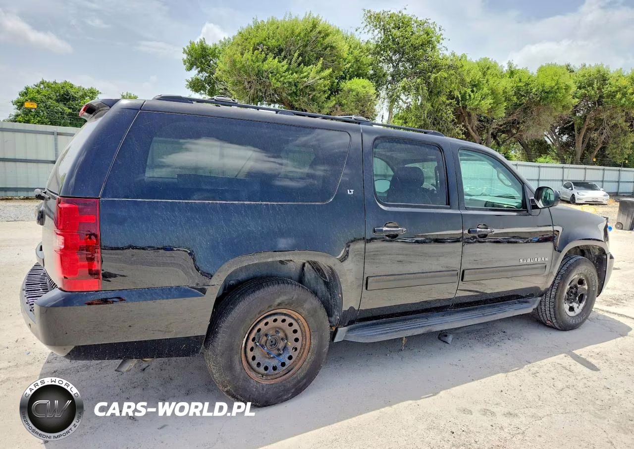 2014 Chevrolet Suburban VIN:1GNSCJE0XER132952 - 3