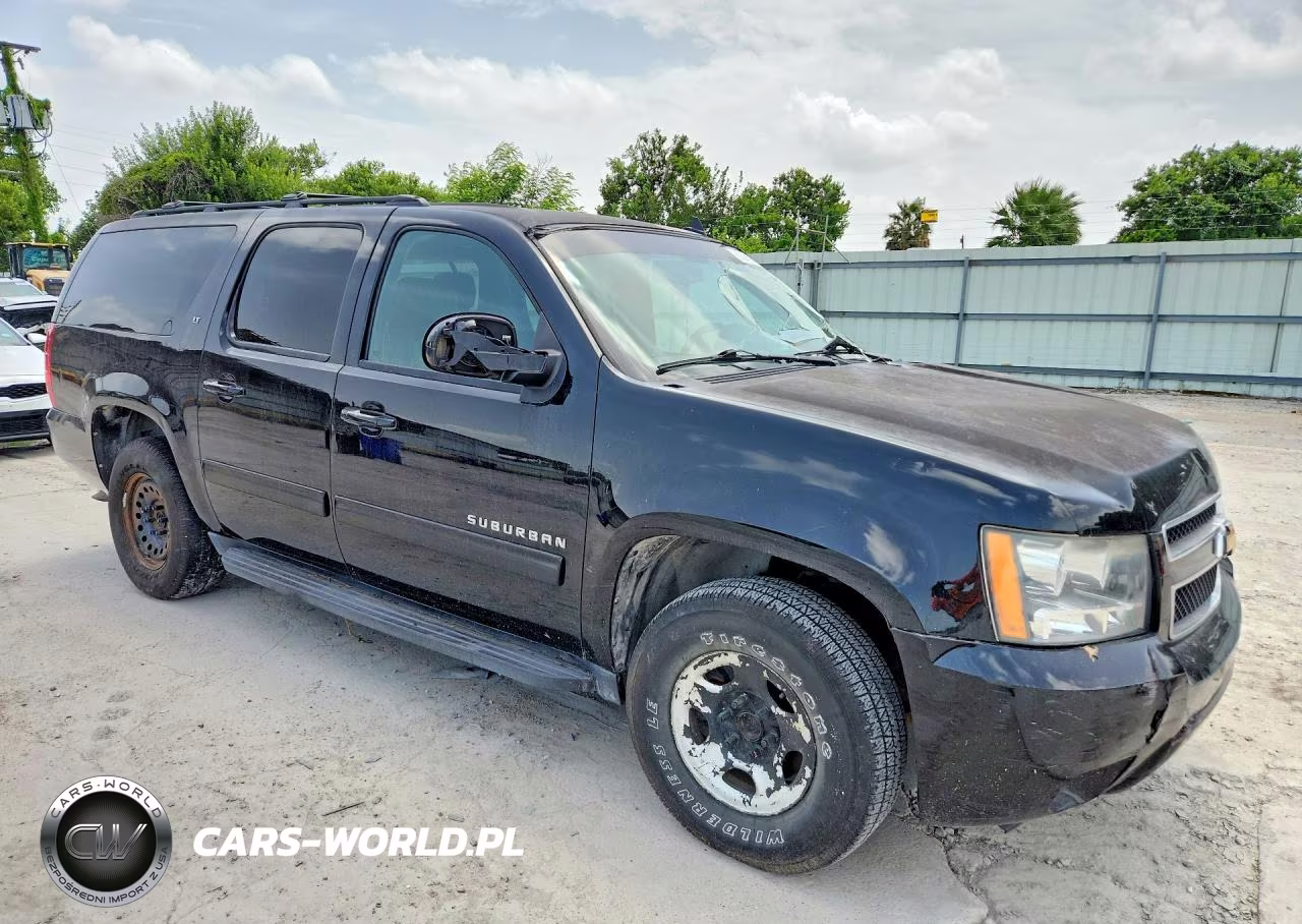 2014 Chevrolet Suburban VIN:1GNSCJE0XER132952 - 4