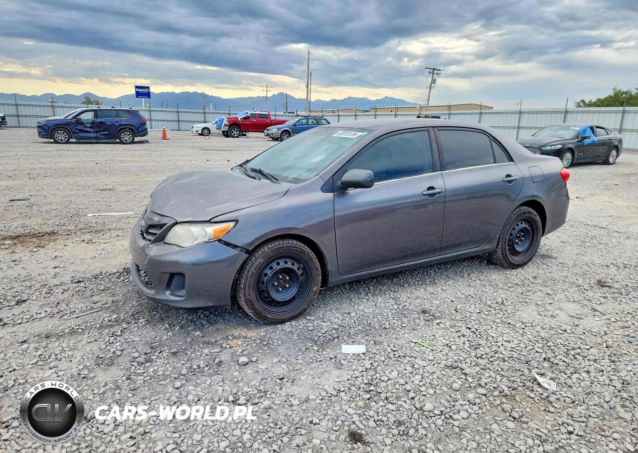2013 Toyota Corolla Le – zdjęcie 1 z 12