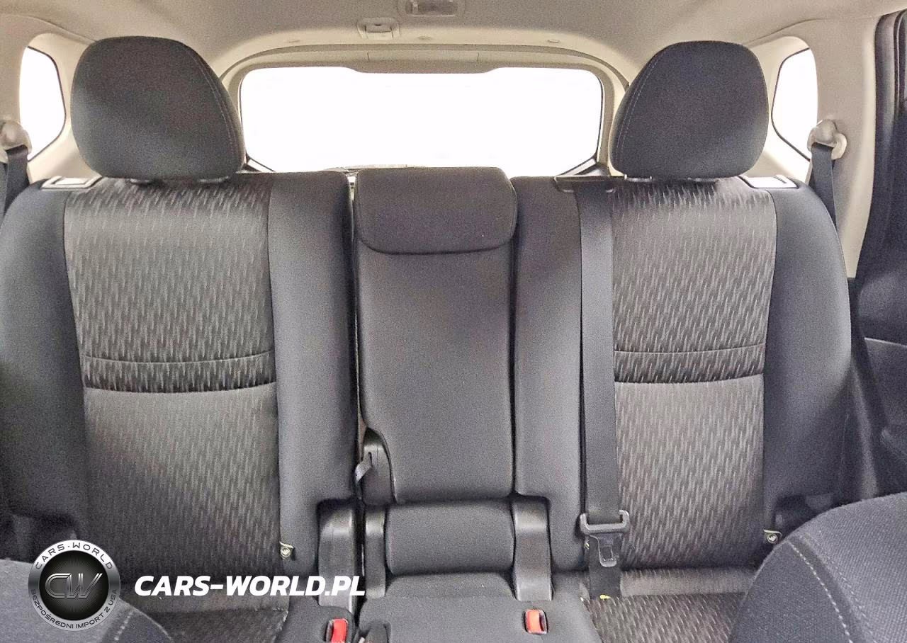 2018 Nissan Rogue S VIN:JN8AT2MT5JW452315 - 10