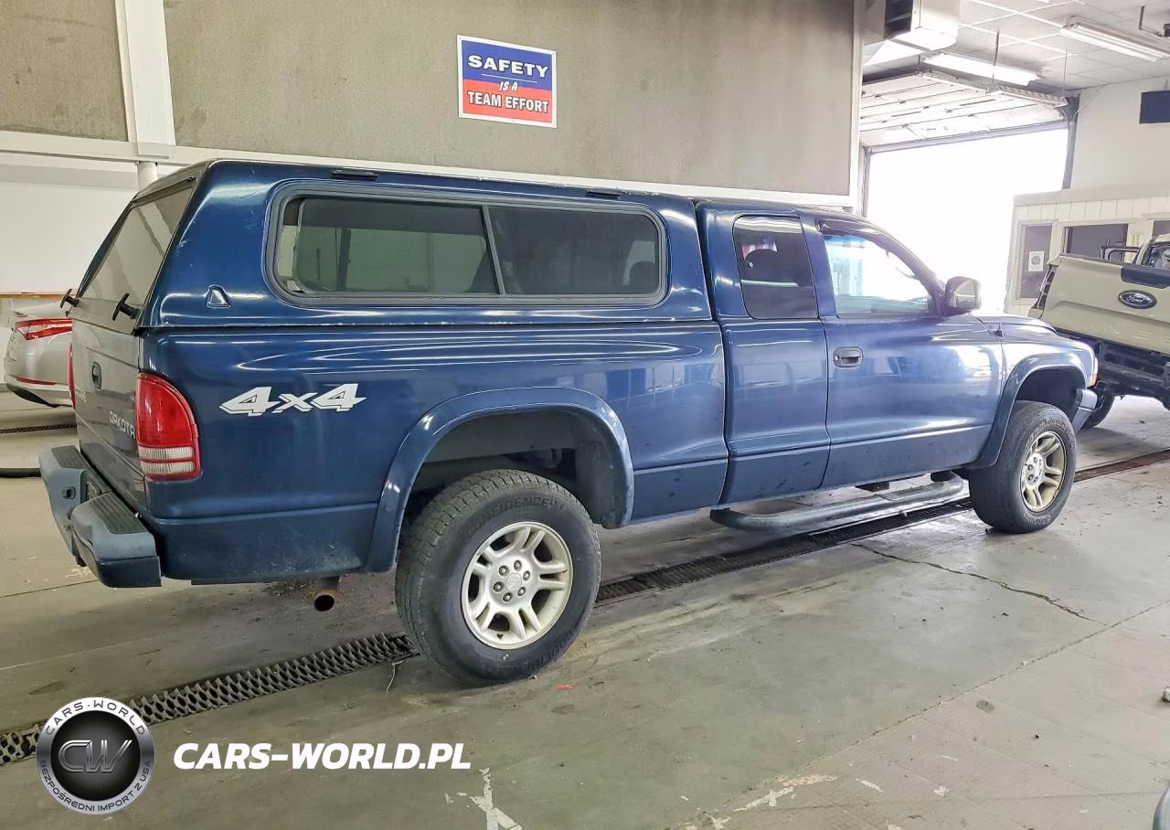 2003 Dodge Dakota Sport VIN:1D7HG32NX3S108715 - 3