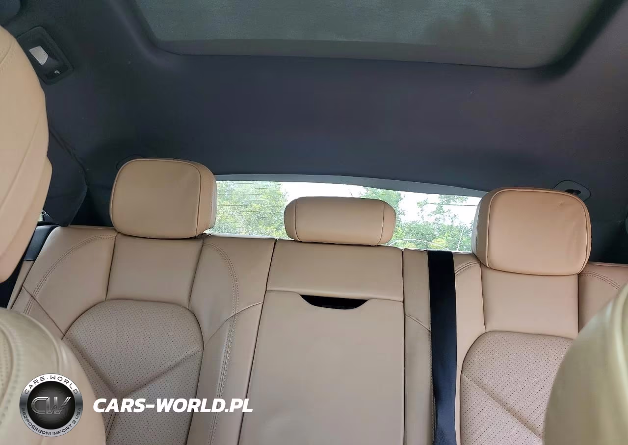 2020 Porsche Macan VIN:WP1AA2A58LLB11713 - 10