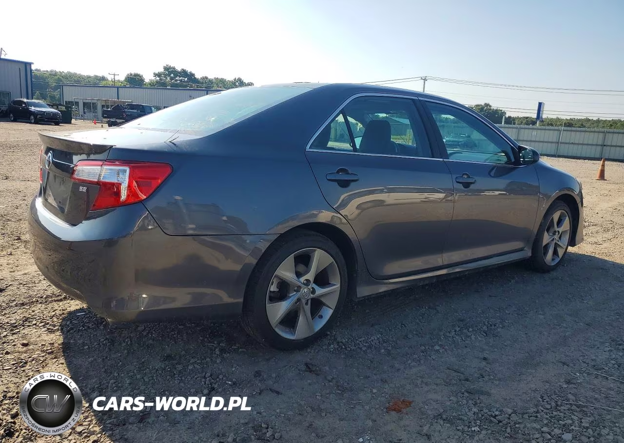 2014 Toyota Camry Se Sport VIN:4T1BF1FK6EU317766 - 3